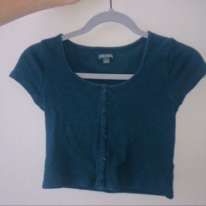 Cropped blue tee